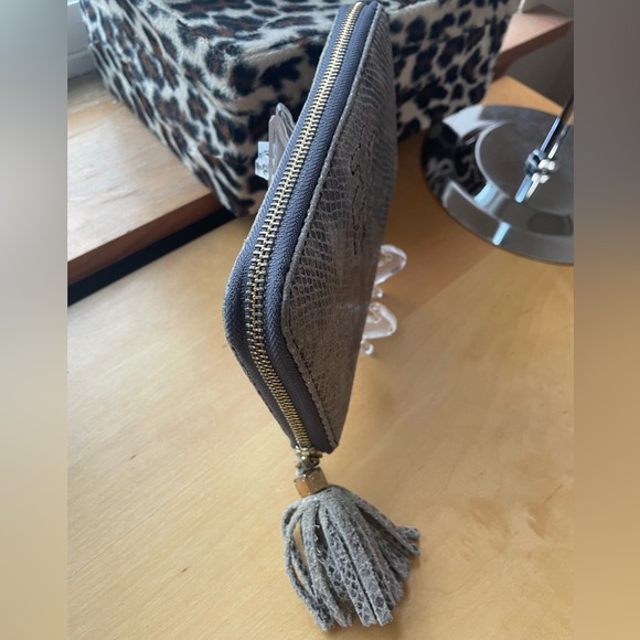 Tory Burch Thea Snakeskin Wallet - Picture 11 of 17